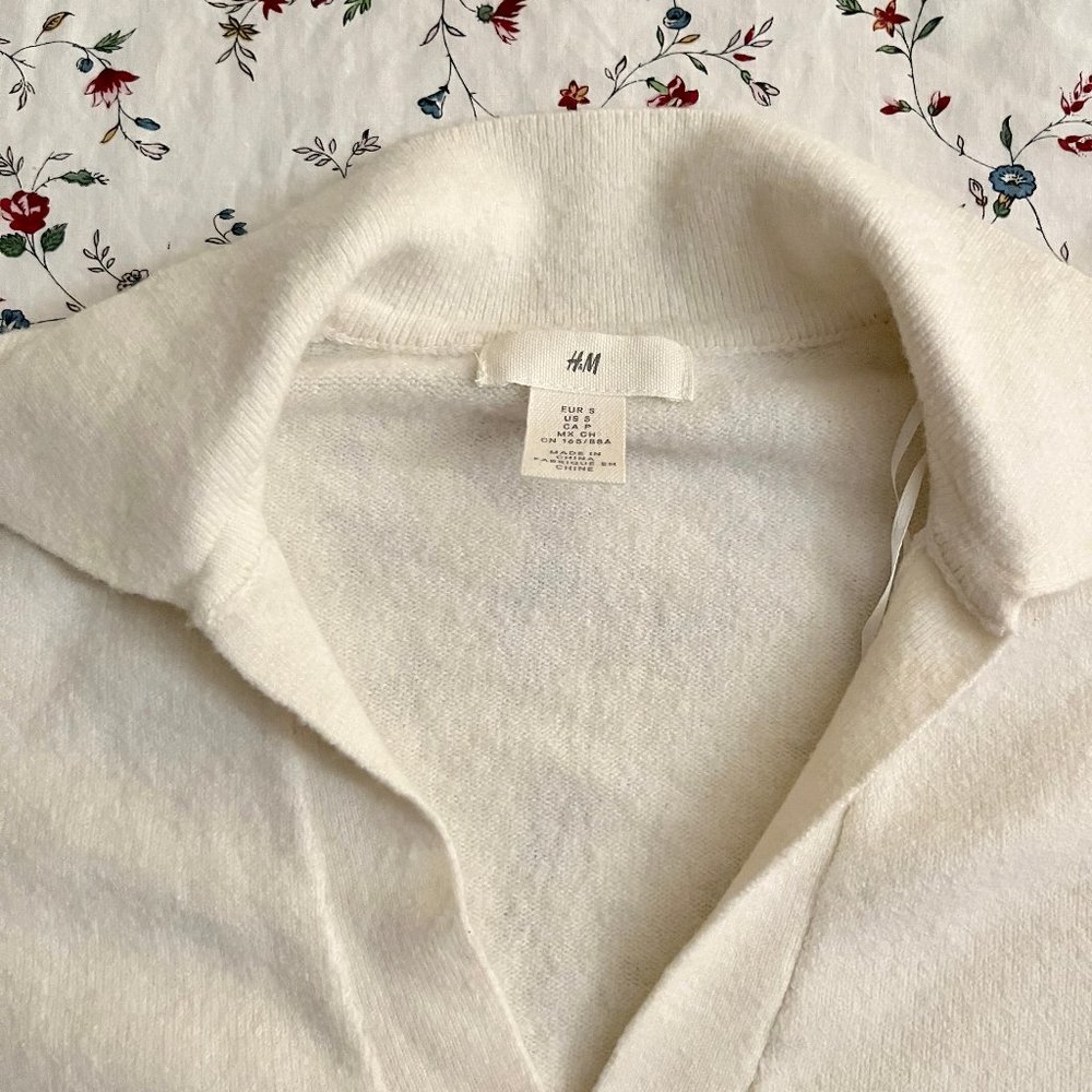 H&M collared sweater - Picture 3 of 3